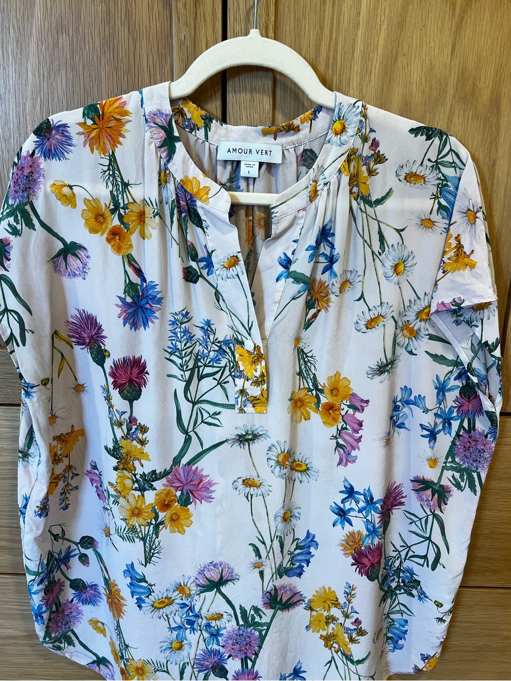 Amour Vert Renata Washable Silk Short Sleeve Blouse Wildflower Floral - Picture 2 of 5